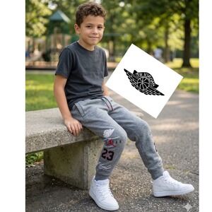Jordan Boys Heather Gray Multi-Logo Fleece Jogger Sweatpants‎ Size 6 M 5-6 YRS